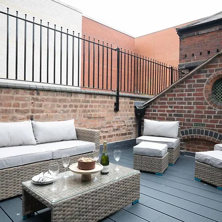 Duplex Stylish Balcony Parking Pad Wifi Families Contractors