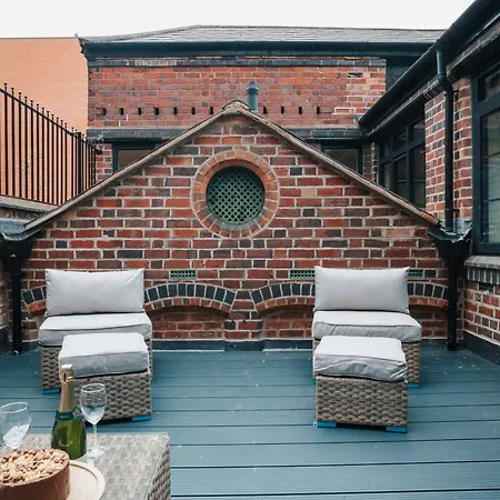 Duplex Stylish Balcony Parking Pad Wifi Families Contractors Apartment