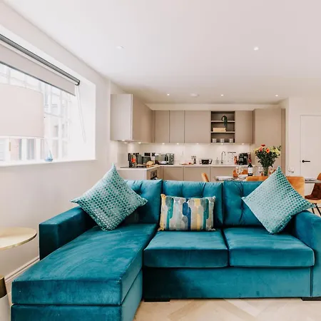 Duplex Stylish Balcony Parking Pad Wifi Families Contractors Apartment Birmingham